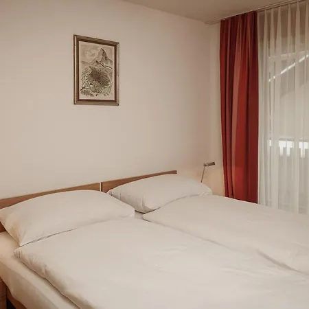 Haus Mischabel Апартаменты Церматт