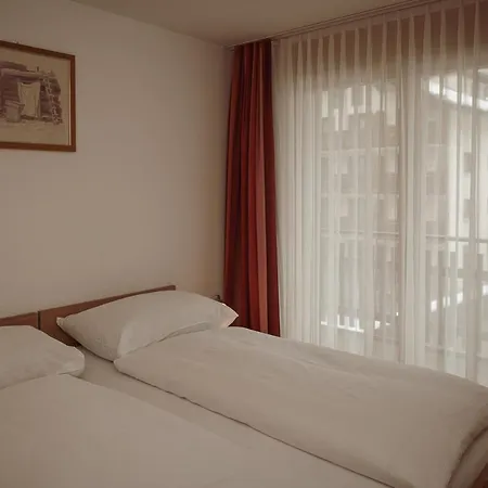 Haus Mischabel Apartamento *