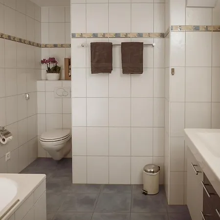 豪斯米沙伯尔酒店 *