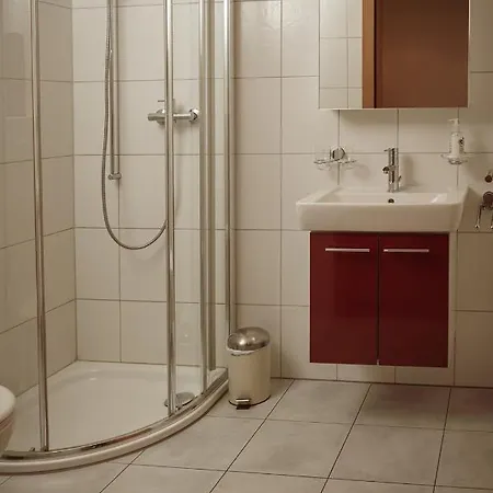 豪斯米沙伯尔酒店 *